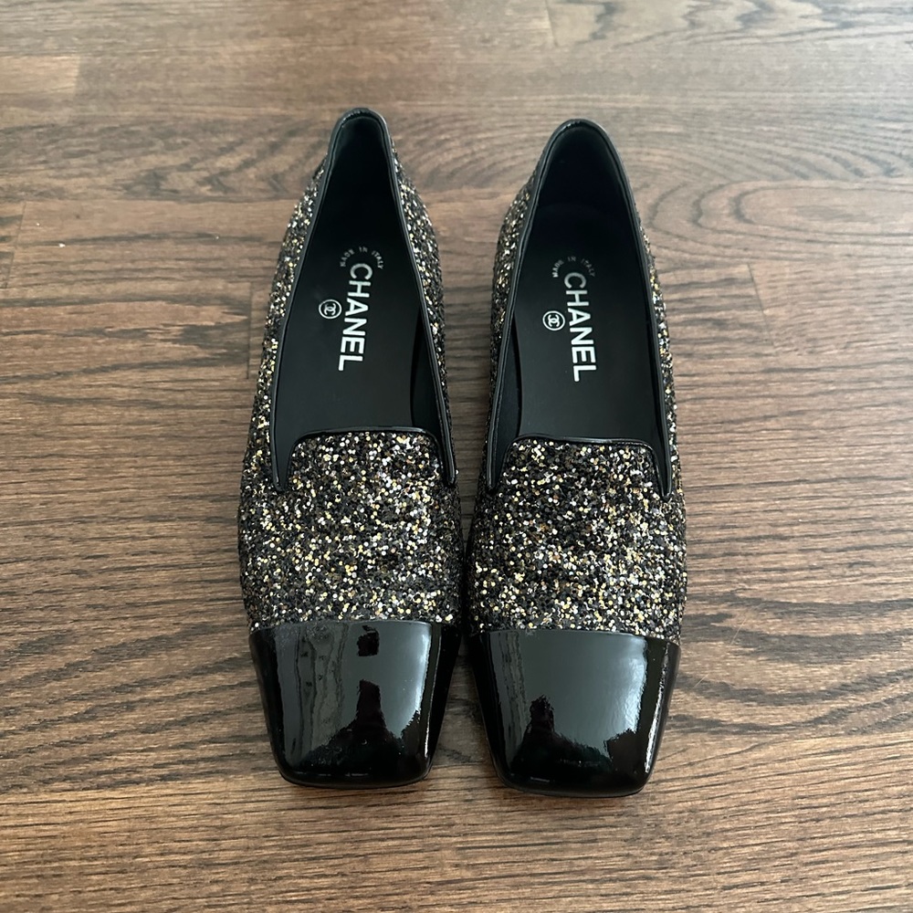Chanel - Black and Gold Patent Flat